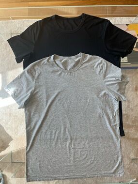 lululemon athletica Men's Short Sleeve Crew Tee — Black & Light Gray (2) Size XL